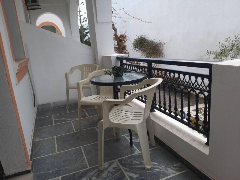 Hotel Koralli Kamári Екстериор снимка