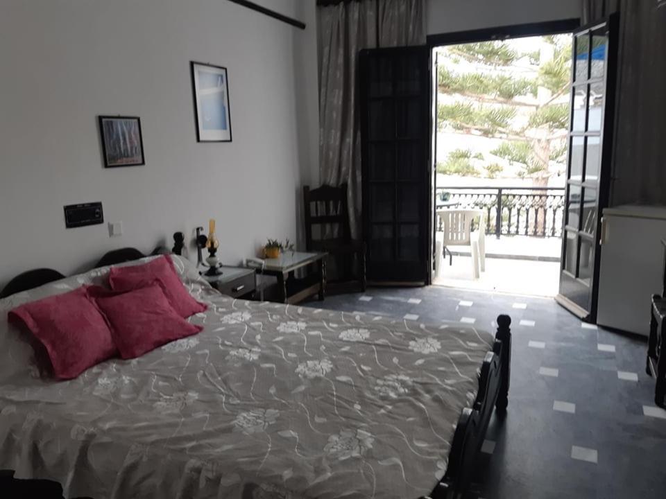 Hotel Koralli Kamári Екстериор снимка