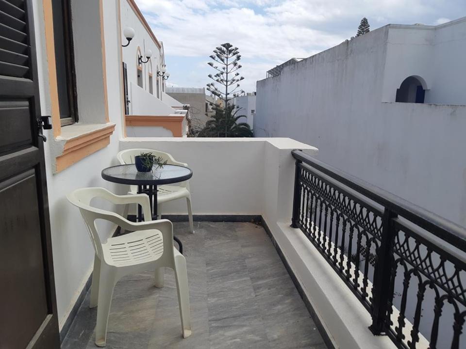 Hotel Koralli Kamári Екстериор снимка