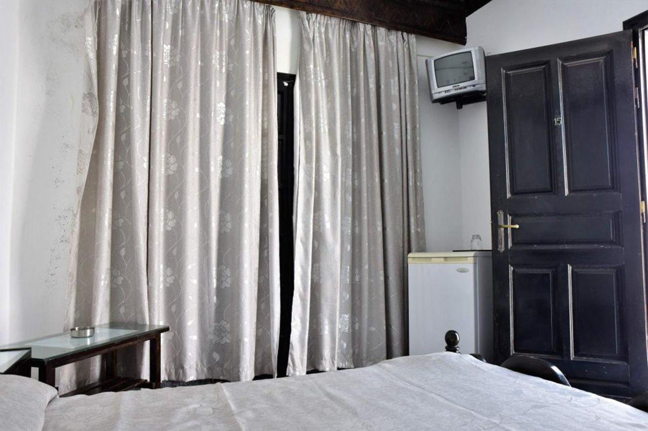 Hotel Koralli Kamári Екстериор снимка