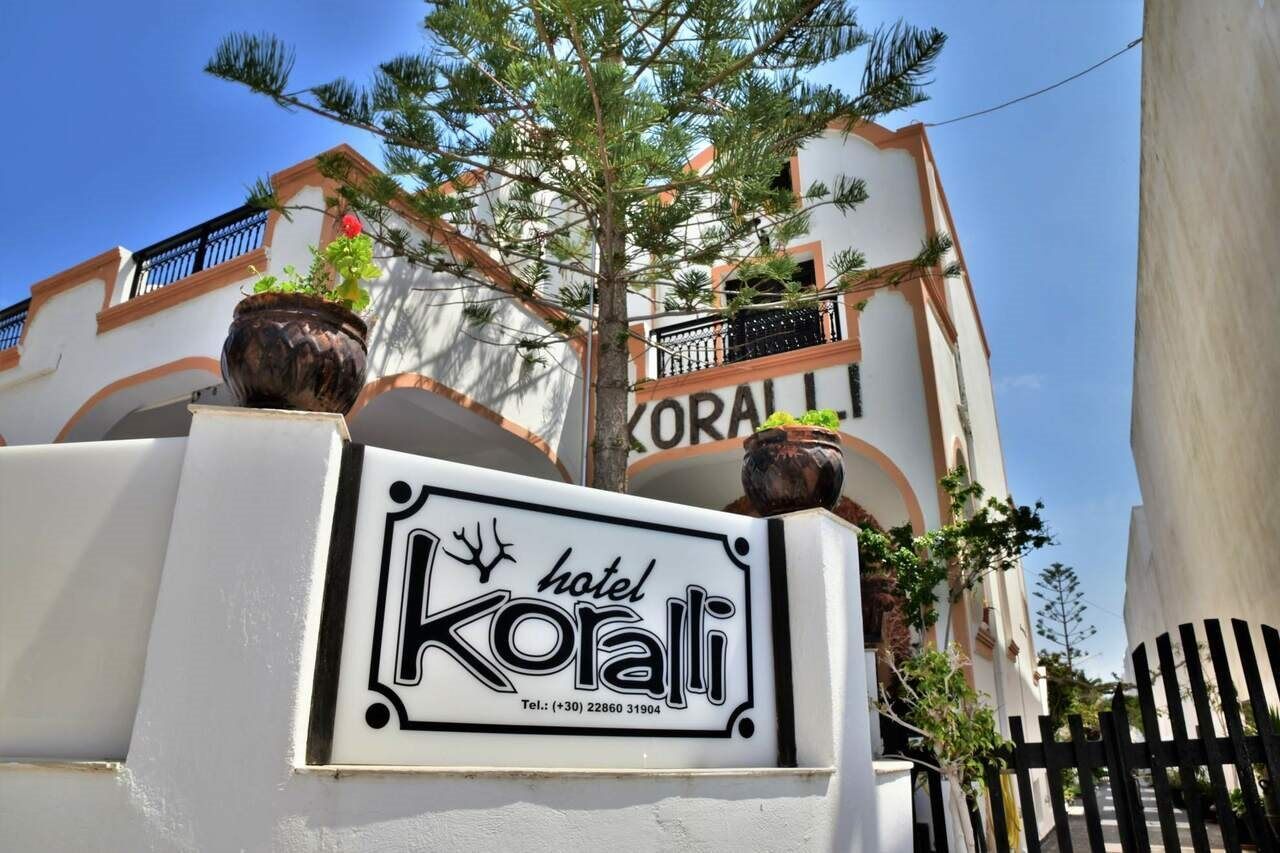 Hotel Koralli Kamári Екстериор снимка