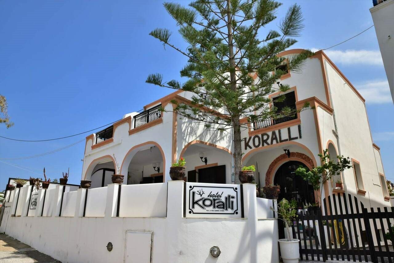 Hotel Koralli Kamári Екстериор снимка